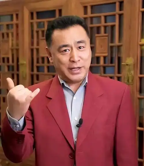 央视张宏民被辽宁大妈逼婚视频里大喊老公62岁依然不婚无子