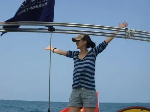 谭维维3天体验航海光脚载歌载舞high翻天图