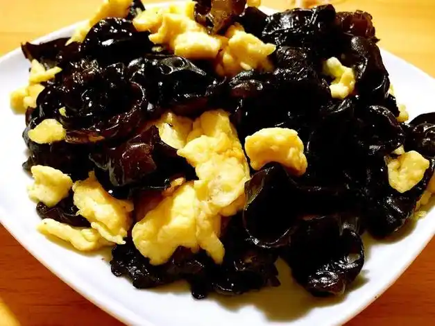 p>木耳炒鸡蛋是一道 a href="#" data-lemmaid="935151">家常 /a>