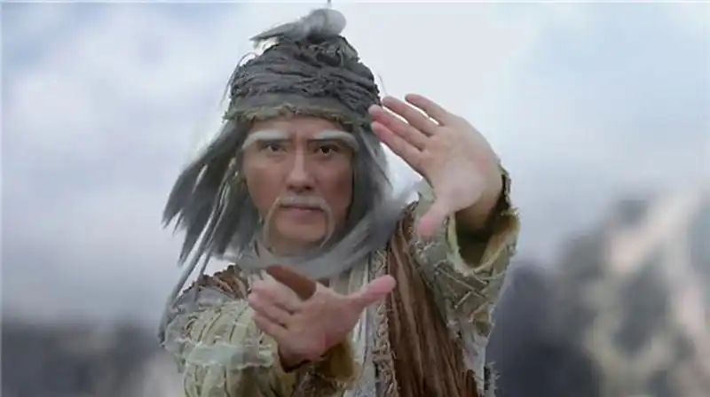 本期话题我们来说说五绝之一的洪七公,作为《射雕英雄传》中主角郭靖