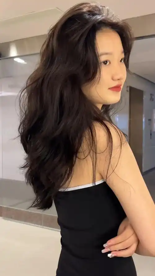 发型 真的非常绝尤其是在秋冬季节很有氛围感适合发量少或者服帖没有