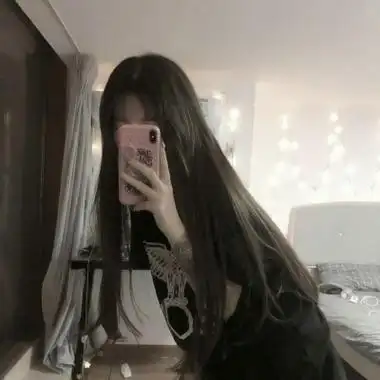 女孩拿手机挡脸图片头像 高清好看的女孩拿手机挡脸照片头像_女生头像