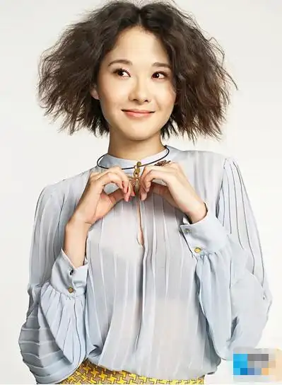 女生短发锡纸烫发型图片蓬松小卷发前卫时尚