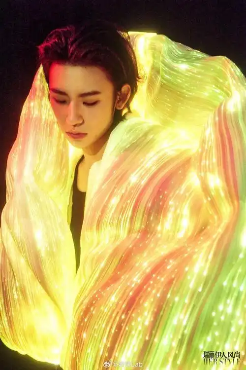 丨这真是太酷啦!@小鬼-王琳凯 最新瑞丽杂志概念好绝!