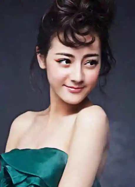 迪丽热巴10年前8年前5年前照片最终还是3年前照片颜值完胜