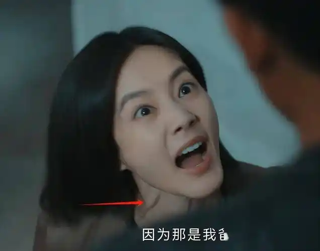 马伊琍以素颜出镜,展现了她作为演员的自信与实力.