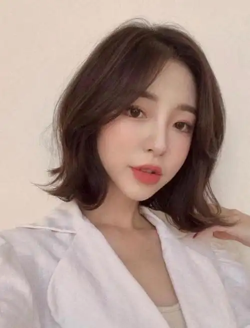 你可以参考下面的选发要点,就能找好适合自己的显脸小的发型了