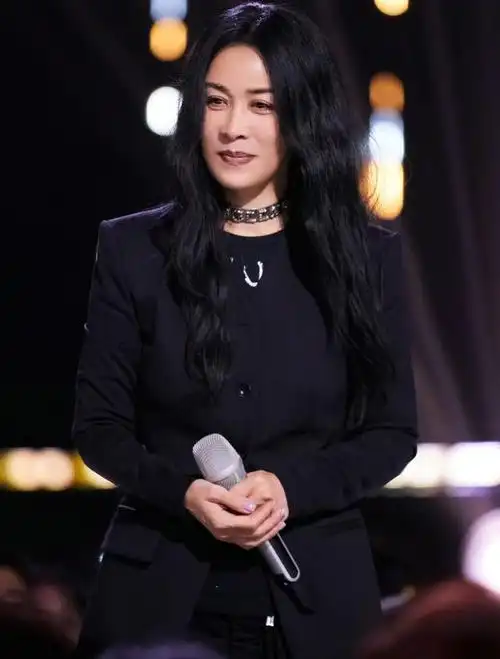 那英唱《掉了》全程开大 单挑六位歌手 一个人也能千军万马