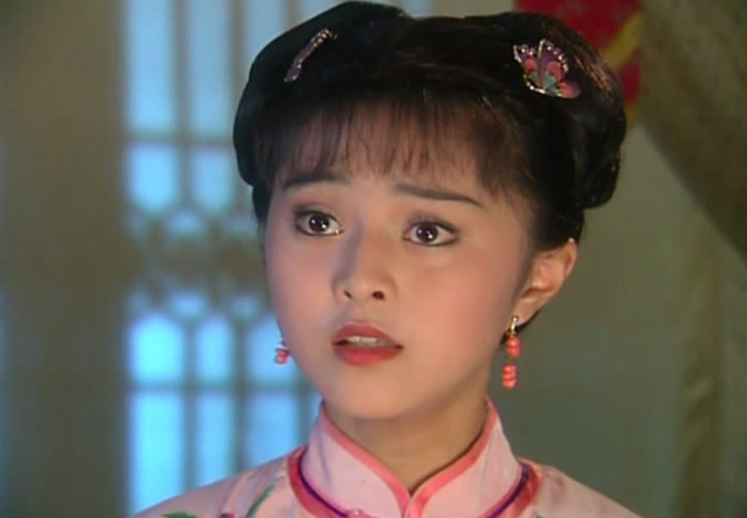 一提起范冰冰首先在脑海里闪过的就是《还珠格格》里面的金锁,范冰冰