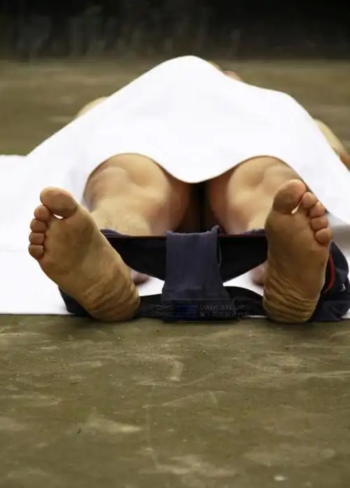 从脱到射全程录入摄像机 自慰行为艺术引热议