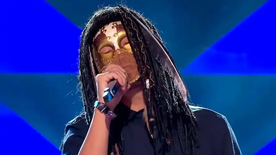 蒙面歌王6个评委全被唱起立就这魔鬼嗓子一定是天王歌手