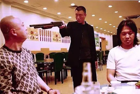 (电视剧《征服》剧照)