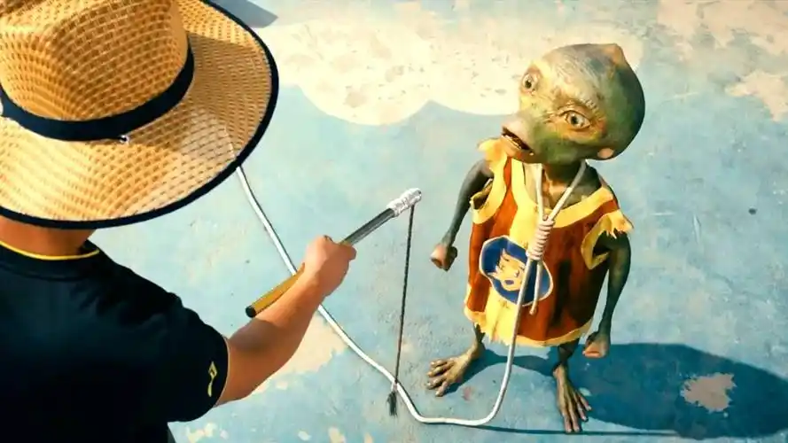 外星人来到地球,却被耍猴人当做猴子,教它各种杂技