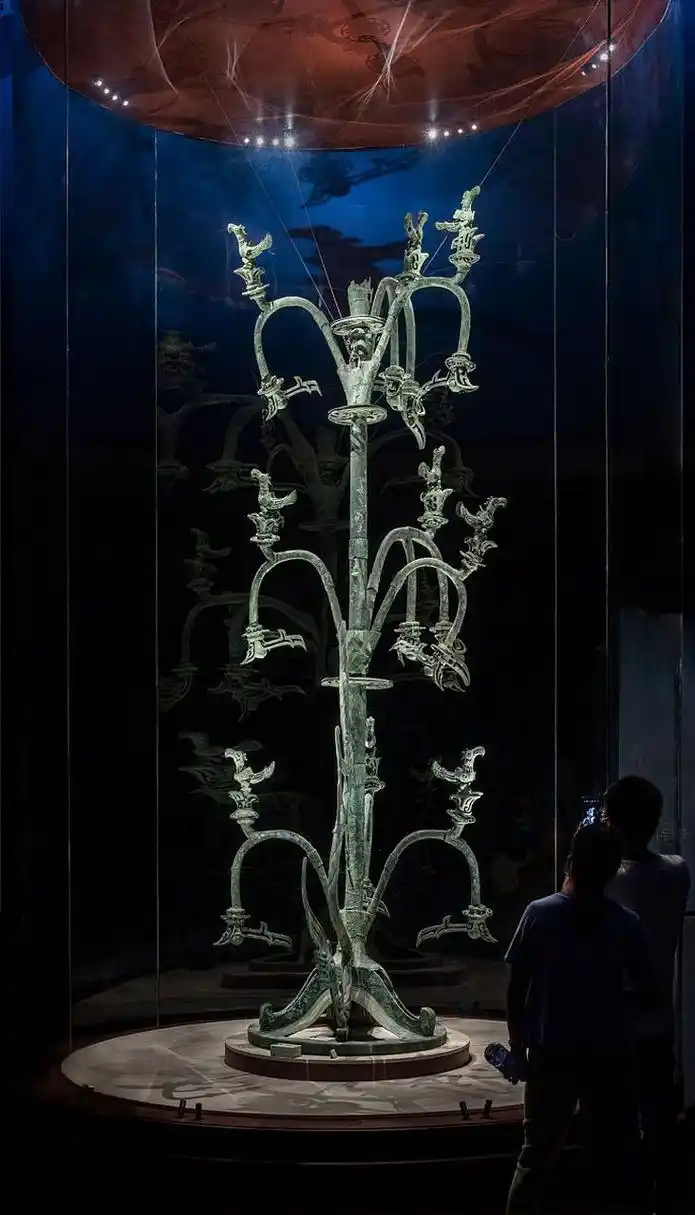 三星堆的青铜神树上有一只盘旋的龙,这代表了什么?个人推断这是三星堆