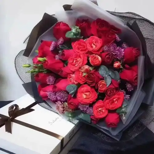 明天你女朋友,就要参加朋友圈一年一度晒礼物大赛了[礼物]