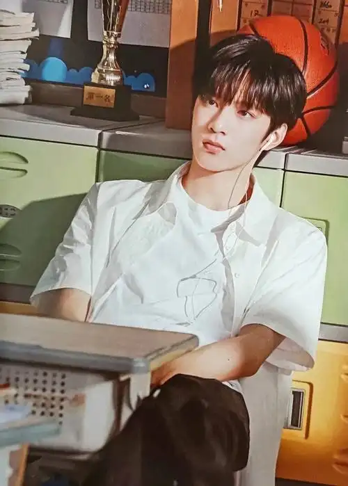 也太适配了吧,麻烦导演们快把刘耀文打包进组,内娱偶像剧需要他