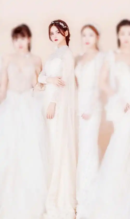 妹妹太绝了@火箭少女101_杨超越(图片cr:net)#火箭少女婚纱闺蜜照#星