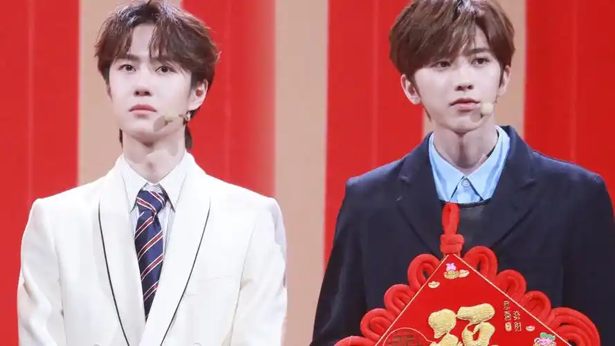 王一博蔡徐坤同框拜年送祝福,快来收祝福啦
