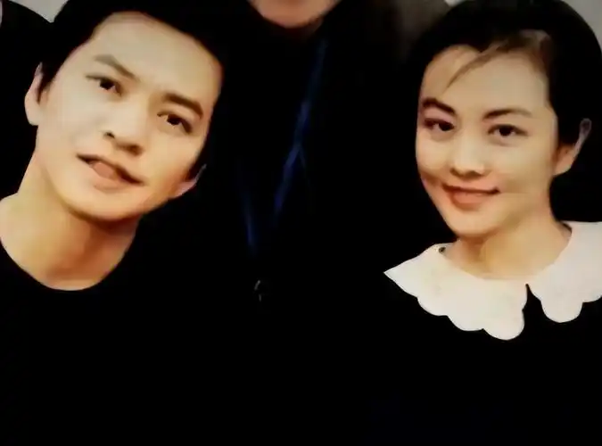 回顾李健31岁娶青梅竹马为妻无儿无女丁克17年真的幸福吗