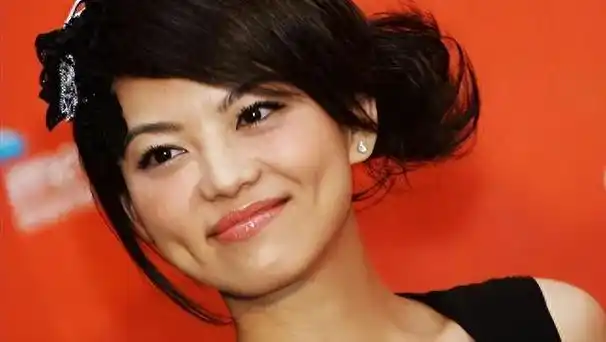 离婚16年后,李湘成为单身女富婆,前夫李厚霖皈依佛门至今未婚!