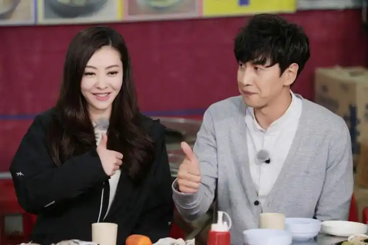 新浪娱乐讯 《如果爱》第二季本周四(10月1日)特别放送番外篇,不仅