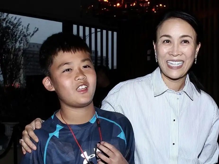 回顾那英:被前任欺骗感情未婚先孕,如今和儿子被孟桐宠成宝