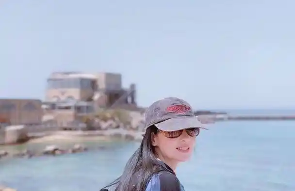 周慧敏现身以色列,51岁的她仍然很少女,从没想过生孩子_香港_气质