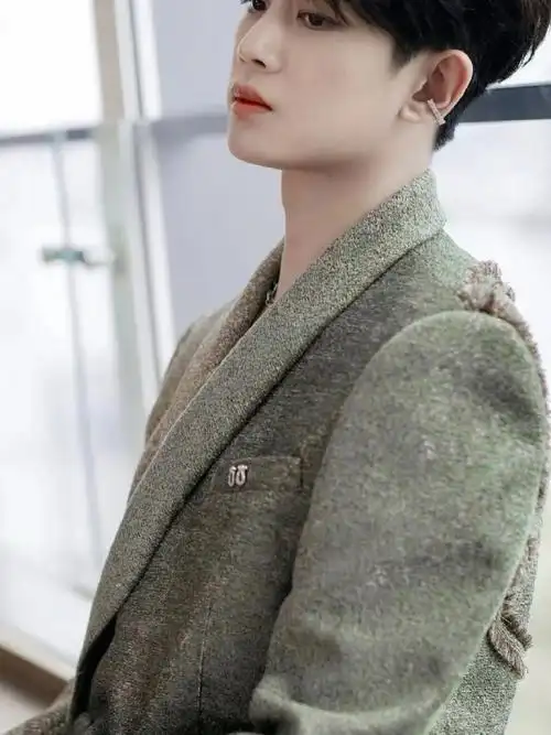 任嘉伦西装图鉴