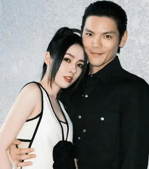 长相英气酷似向太,郭碧婷肚大如球疑怀三胎_孩子_气球_因为