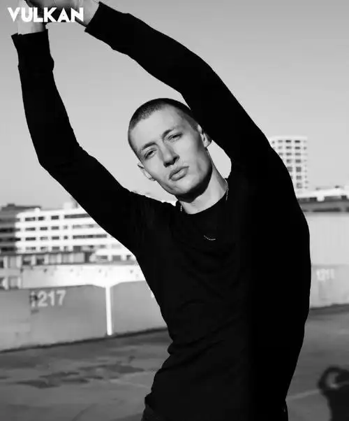 猛男帅气欧美寸头男模图片帅哥猛男文章小虾米