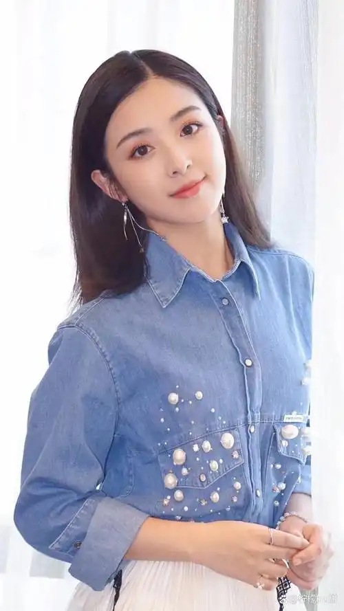 张含韵是一位中国内地流行乐女歌手和影视演员,出生于1989年4月9日.