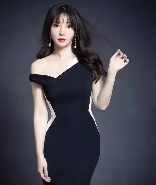 女星去掉妆容和滤镜,将孙怡,热巴,柳岩放一起看,差距一目了然