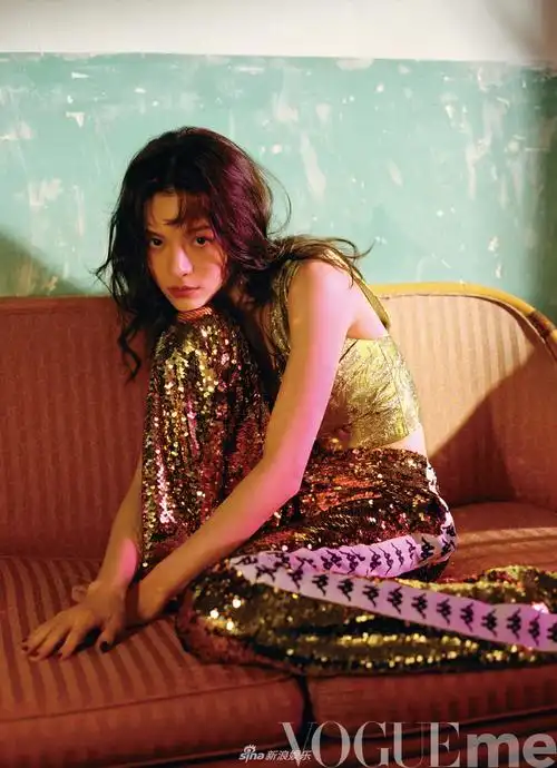 冯女郎钟楚曦最新大片曝光 性感不矫情高级脸很吸睛