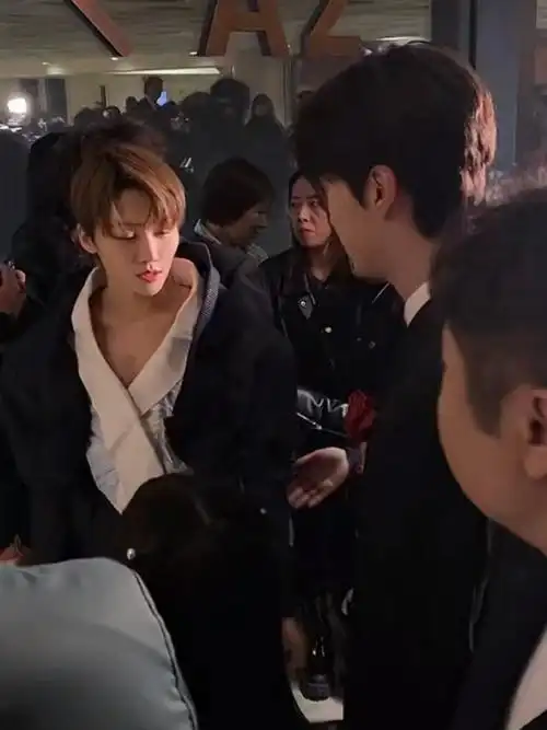 范丞丞刘雨昕同框梦回潮流合伙人##范丞丞刘雨昕后台打招呼