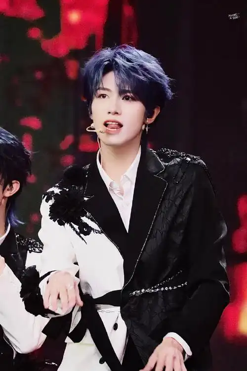 朱志鑫[超话]##朱志鑫蓝发