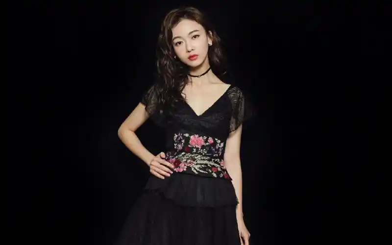 吴谨言性感蕾丝裙写真图片壁纸-美女壁纸-高清美女图片-第4图-娟娟