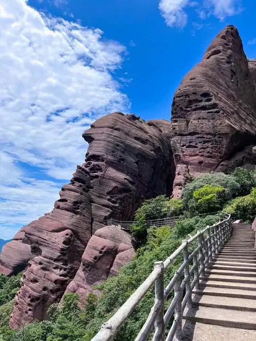 上饶弋阳龟峰 是真不难爬