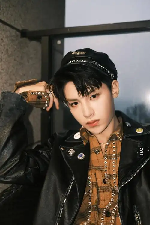 怎么会有男孩子这么适合贝蕾帽……|黄明昊|爱情神话_新浪新闻