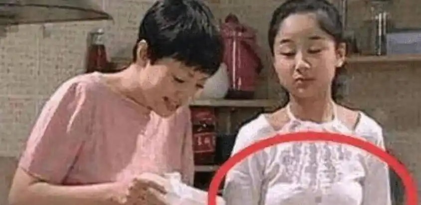 《家有儿女》的低级穿帮镜头,多年后才发现,杨紫未免太突出了_刘星