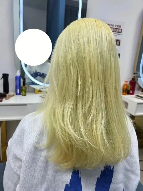 全头颜色基本一致 好开心的今天是漂完头发的第四天,头顶还没油能不能