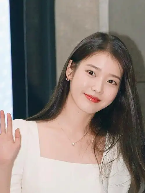 人见人爱的"初恋脸"—李知恩(iu)韩国小姐姐来了!