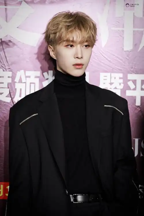 太吃范丞丞的颜了生图比精修好看