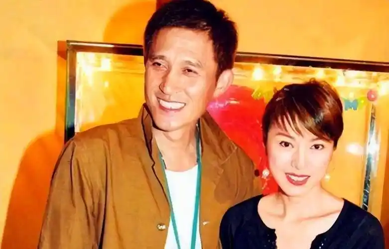 米雪:第一部金庸剧女主角,被成龙追求8年,却用半生为男友守寡_尹志强