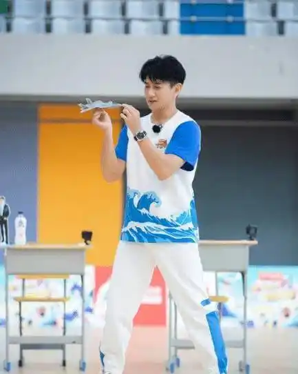 这身材和颜值不敢相信这是50岁的吴奇隆