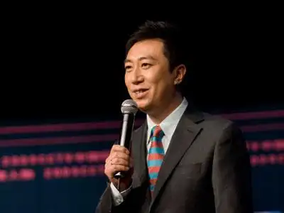 图文中央电视台主持人陈伟鸿