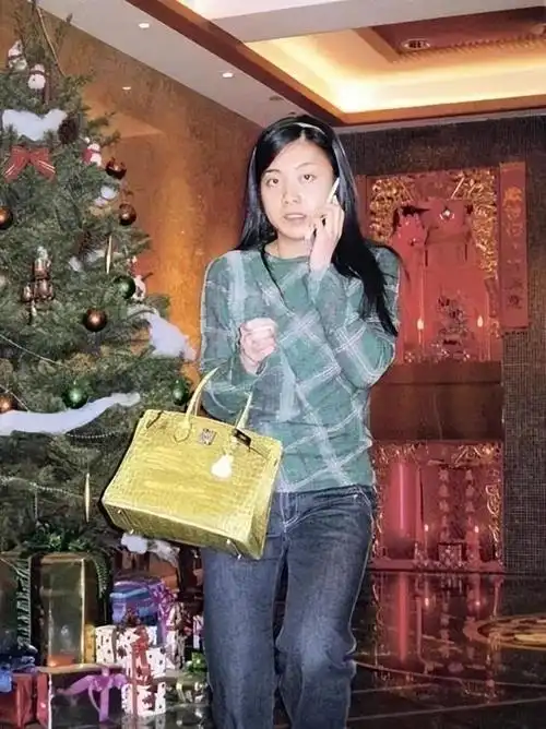 刘銮雄吕丽君同框被拍,一纸声明给甘比安全感,风流大刘变痴情了