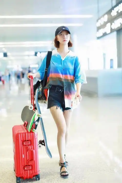 王珞丹终于忍不住在机场秀腿169cm穿短裤穿出179cm腿细得真实