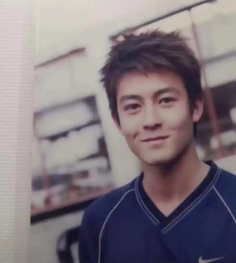 陈冠希父母照片,难怪陈冠希年轻时这么帅[笑][汗]