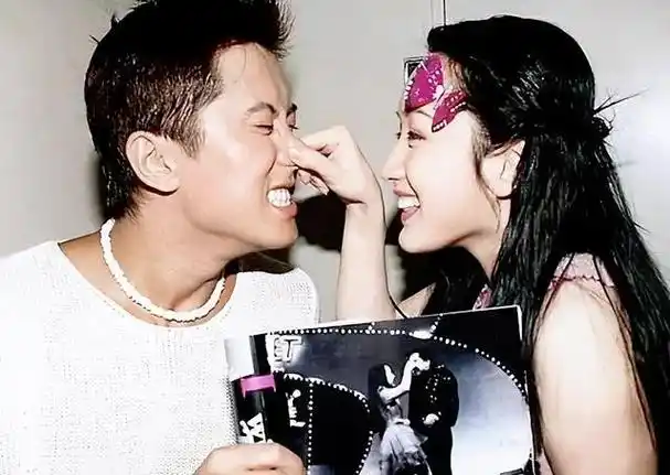 真假杨钰莹赖文峰新恋人引发网友热议外貌神似天后