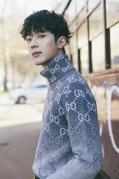 赖冠霖米兰时装周卷毛造型##赖冠霖米兰时装周